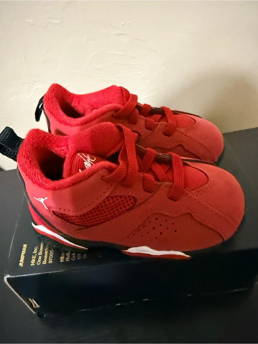 Nike Kids Gym Red Jordan MVP 92 Sneakers NWOT 6C